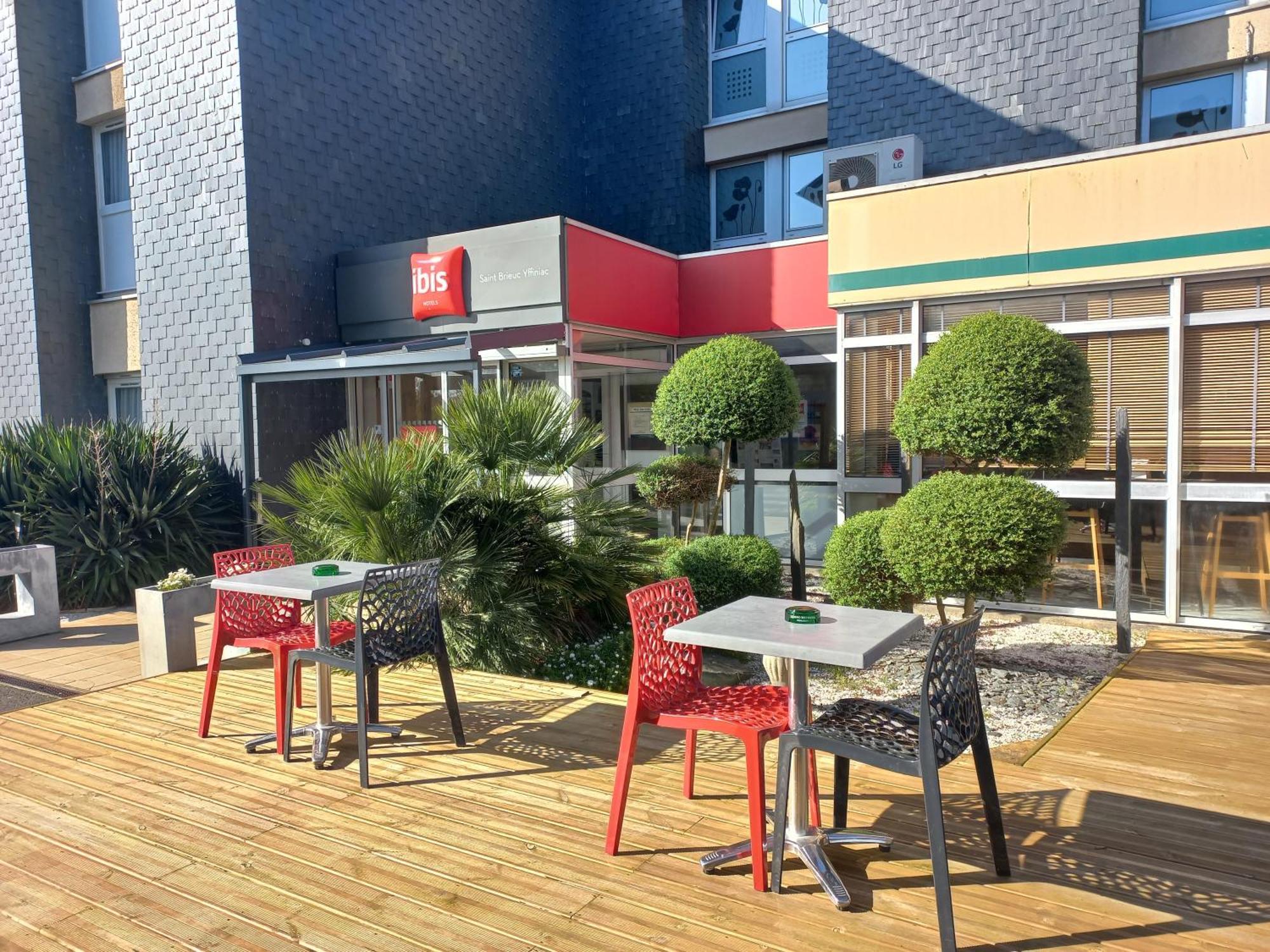 伊菲尼阿克圣布里厄宜必思快捷酒店 Yffiniac 外观 照片